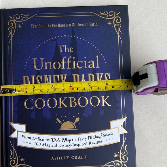 The Unofficial Disney Parks Cookbook - Picture 7 of 8